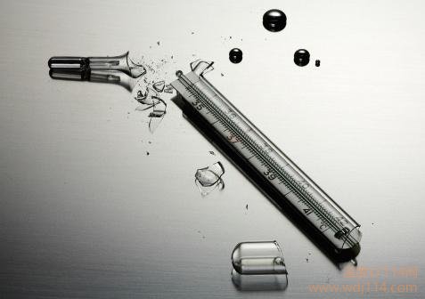 温度计碎了，温度计摔碎了水印怎么处理？